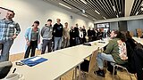 Gruppe der Ehemaligen bei der Kurzvorstellung.