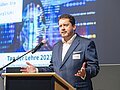 HSPV-Präsident Martin Bornträger steht am Rednerpult.