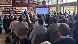 Teilnehmende der Veranstaltung in der Bbliothek der HS Bund.